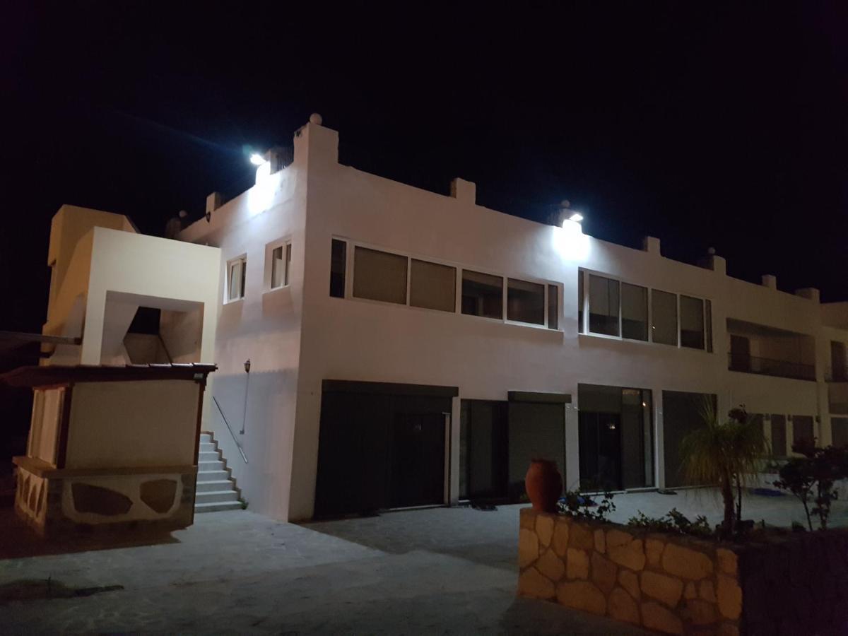 Courtyard Pefki